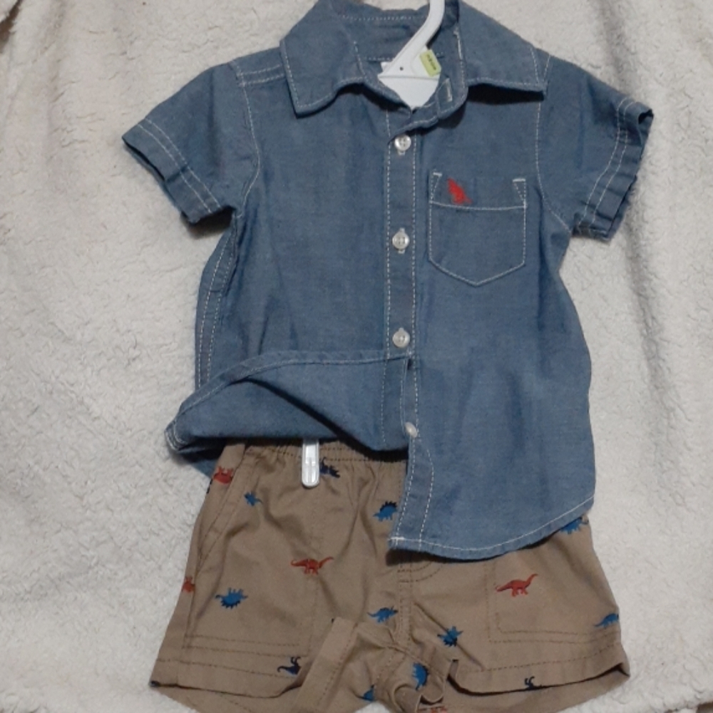 3 months 2 piece shirt and short.